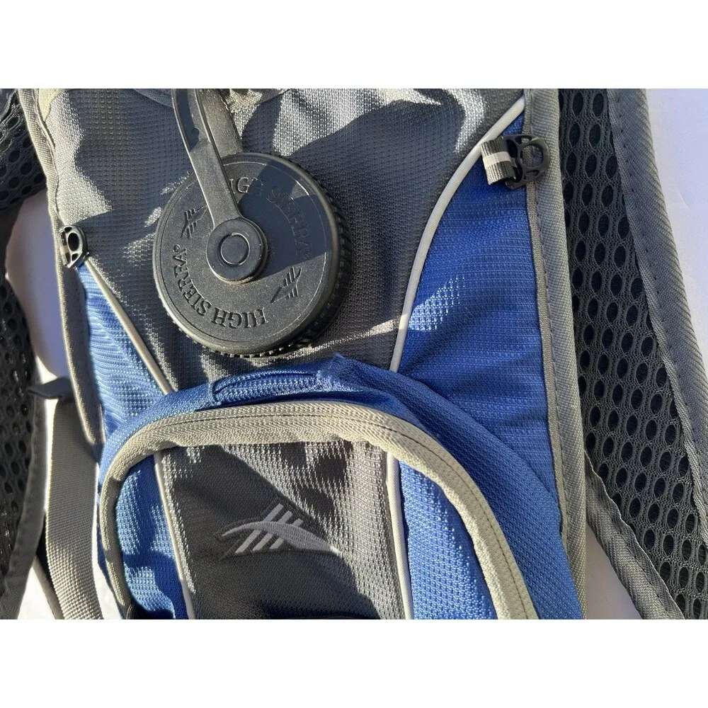 High Sierra Hydration Pack 2 L Organizer Pocket Tuck Away Belt & Sport Flap NEW